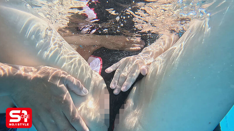 Chịch hội đồng nữ giáo viên bơi lội gợi tình Ren Gojo