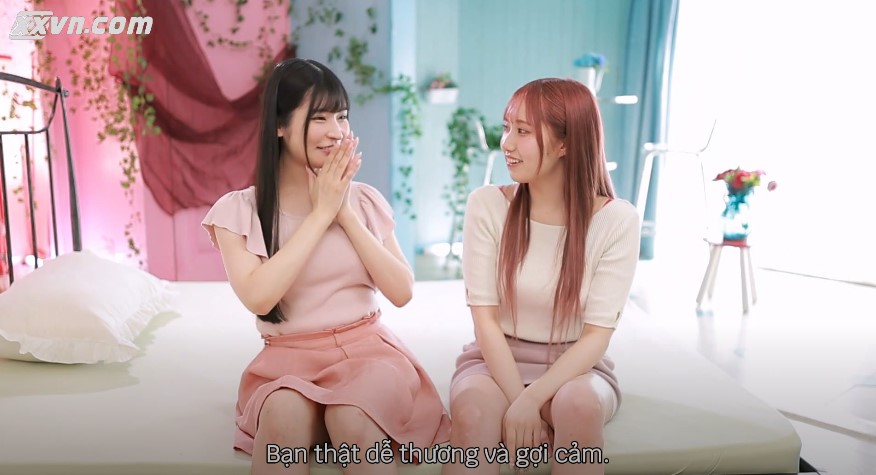 Hai em gái xinh như thiên thần lần đầu chơi les