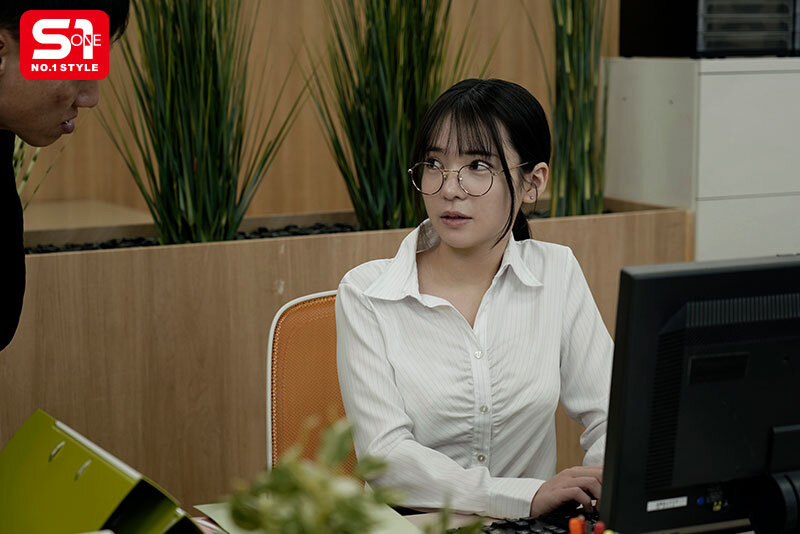 Em nhân viên mới ngoan ngoãn là một con đĩ cuồng dâm trên giường Hiyori Nozaka